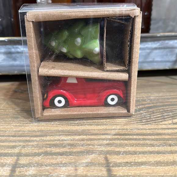 Christmas Red Truck & Tree Salt and Pepper Shakers - Picture 10 of 12